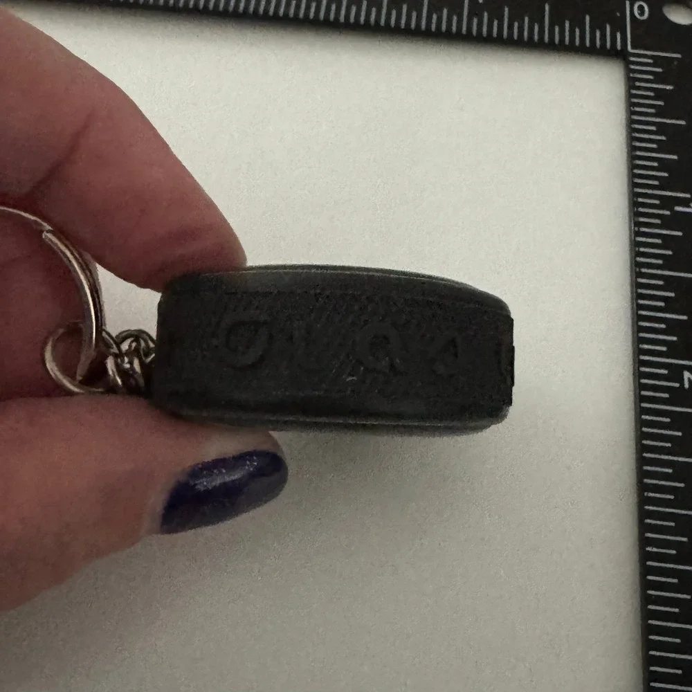 Molson Canadian Hockey Puck Keychain‎ 